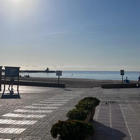 En El Paseo Maritimo, A Escasos Metros Del Mar Daire