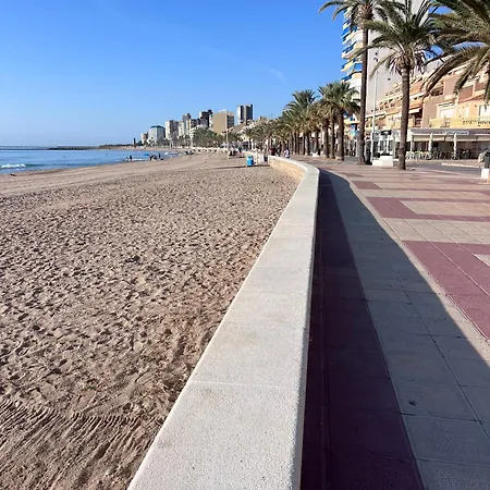 En El Paseo Maritimo, A Escasos Metros Del Mar
